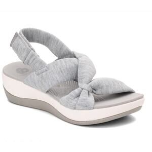 Clarks Size 6.5-7 Comfortable slip-on sandal for women